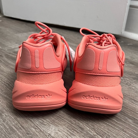 NWT RARE COLOR ADIDAS OZELIA - Picture 7 of 8
